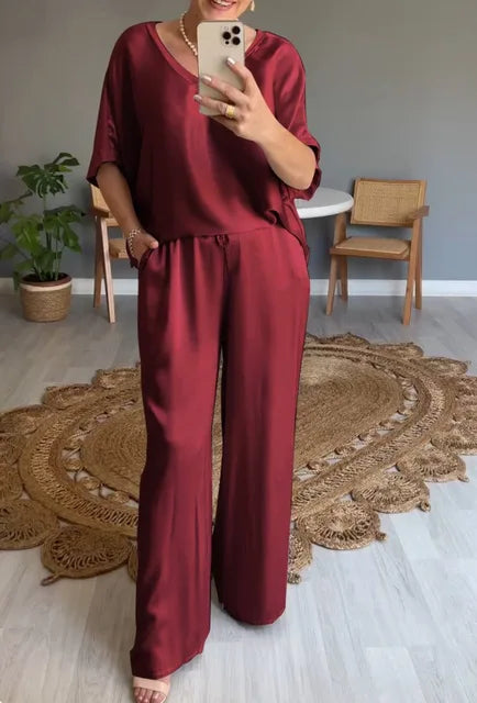 Chiara | Completo Satinato con Taglio Chic